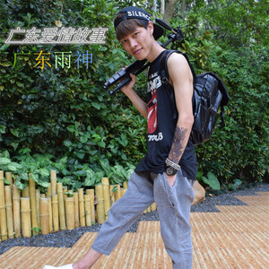 在厨房拨开内裤进入毛片
